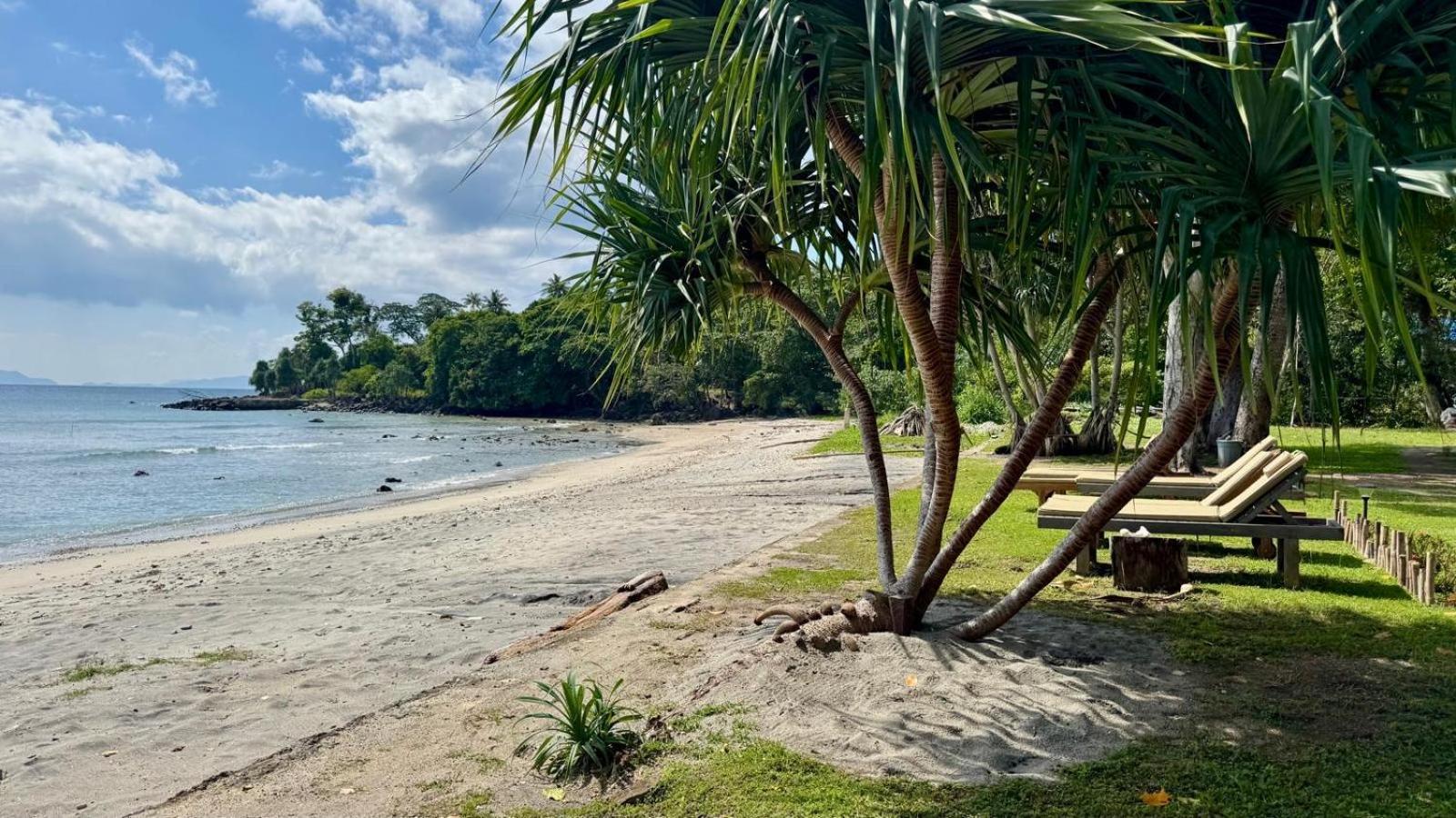 Sunset Beach Resort Weh Sabang  Exterior photo